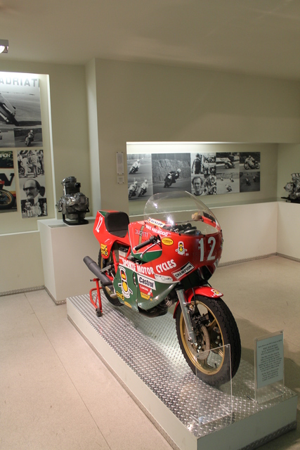 Mike Hailwood racing Ducati